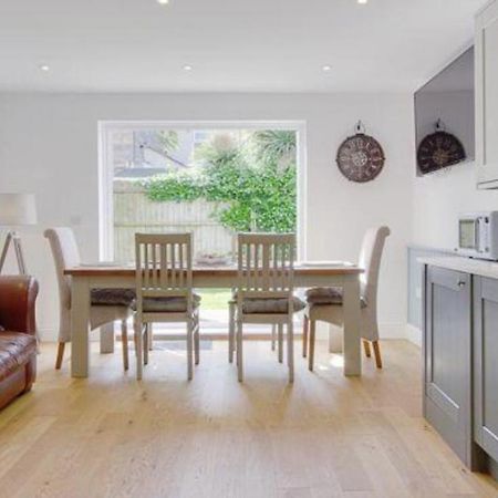 בורנמות' Newly Renovated 3 Bedroom Victorian Detached House מראה חיצוני תמונה