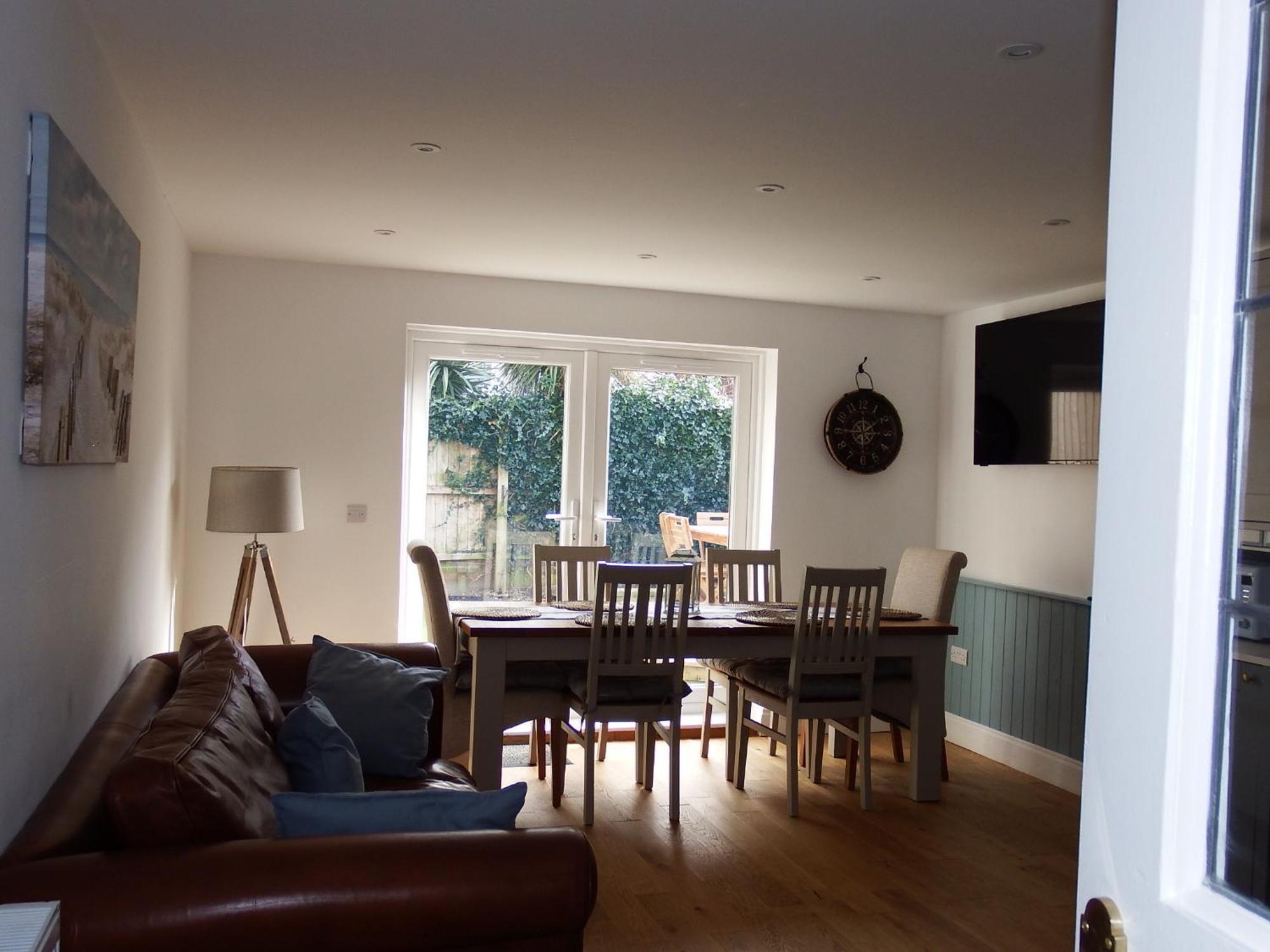 בורנמות' Newly Renovated 3 Bedroom Victorian Detached House מראה חיצוני תמונה