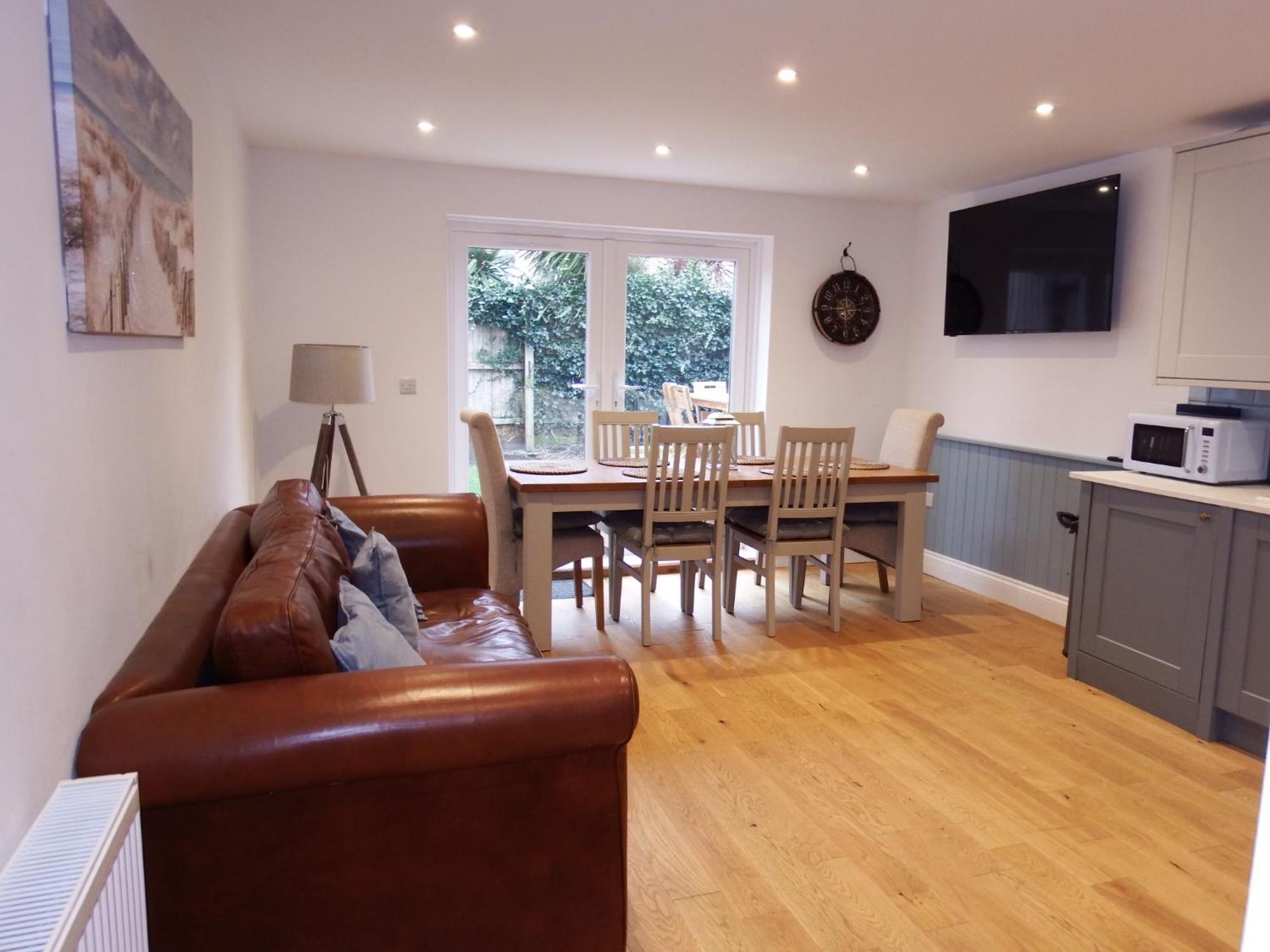 בורנמות' Newly Renovated 3 Bedroom Victorian Detached House מראה חיצוני תמונה