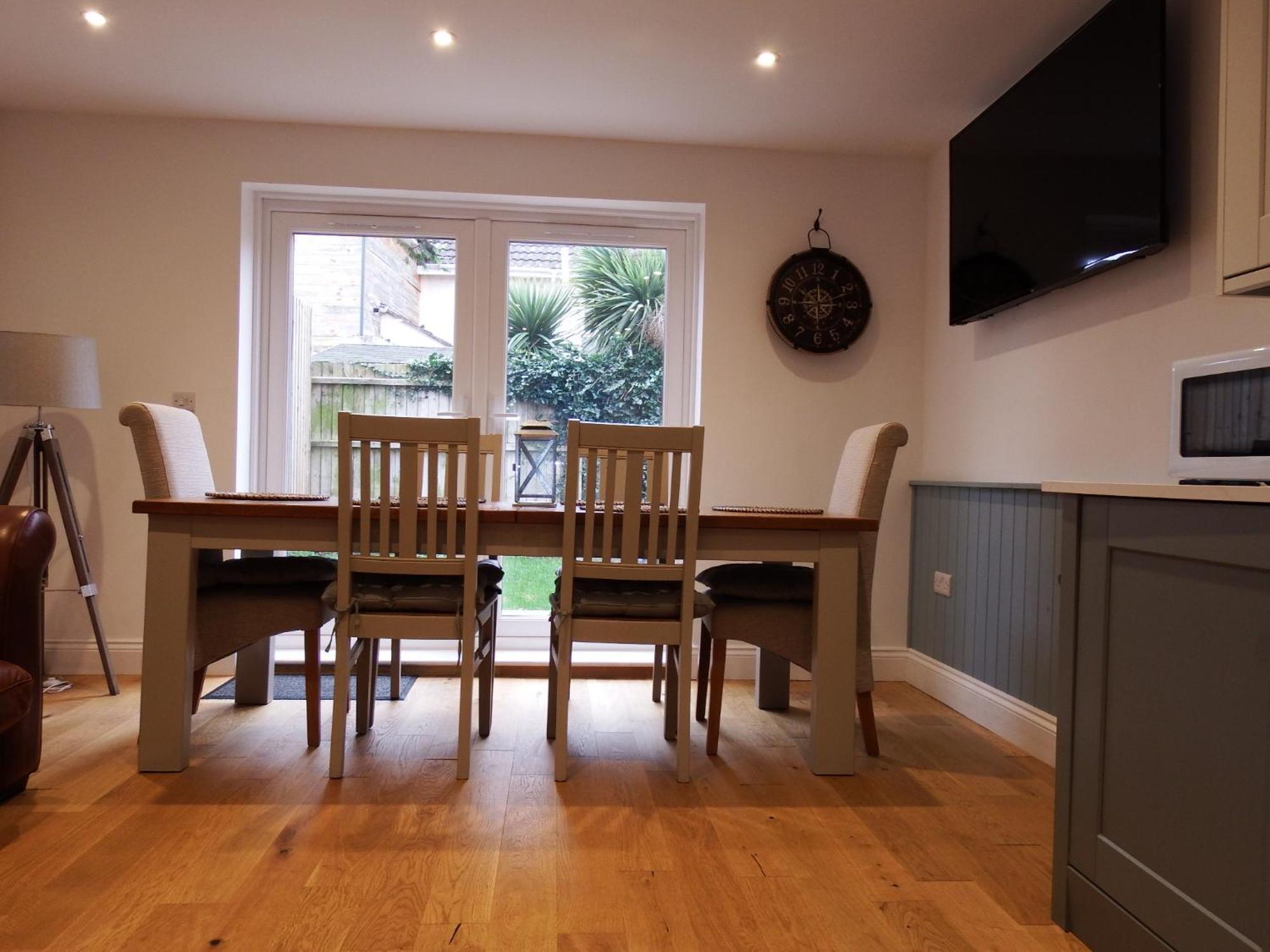 בורנמות' Newly Renovated 3 Bedroom Victorian Detached House מראה חיצוני תמונה