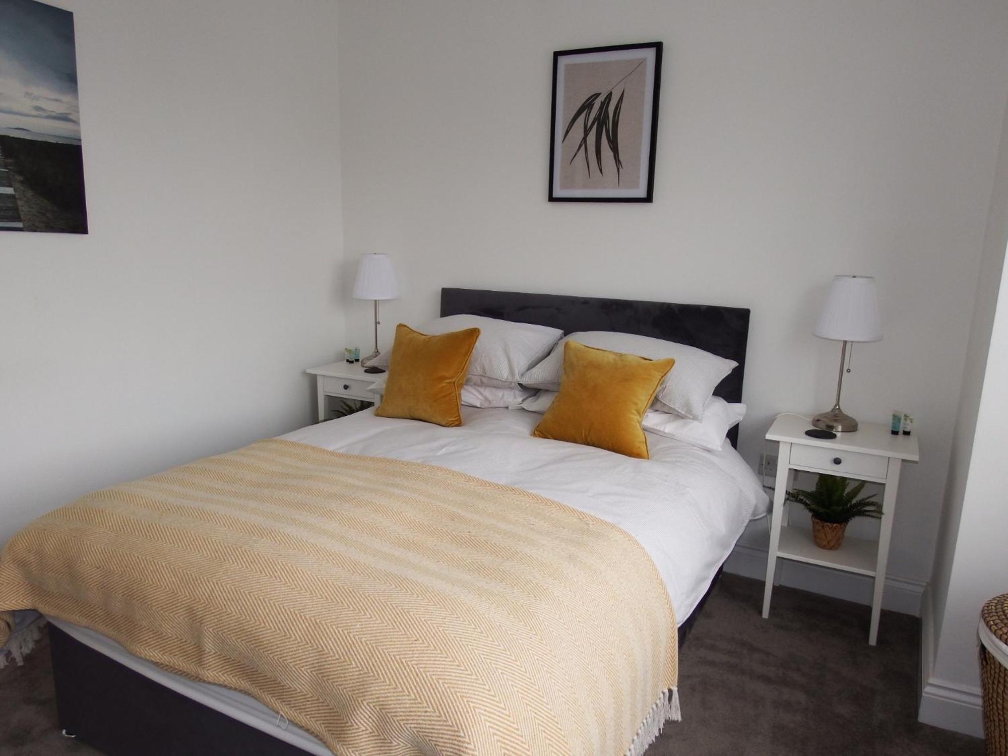 בורנמות' Newly Renovated 3 Bedroom Victorian Detached House מראה חיצוני תמונה