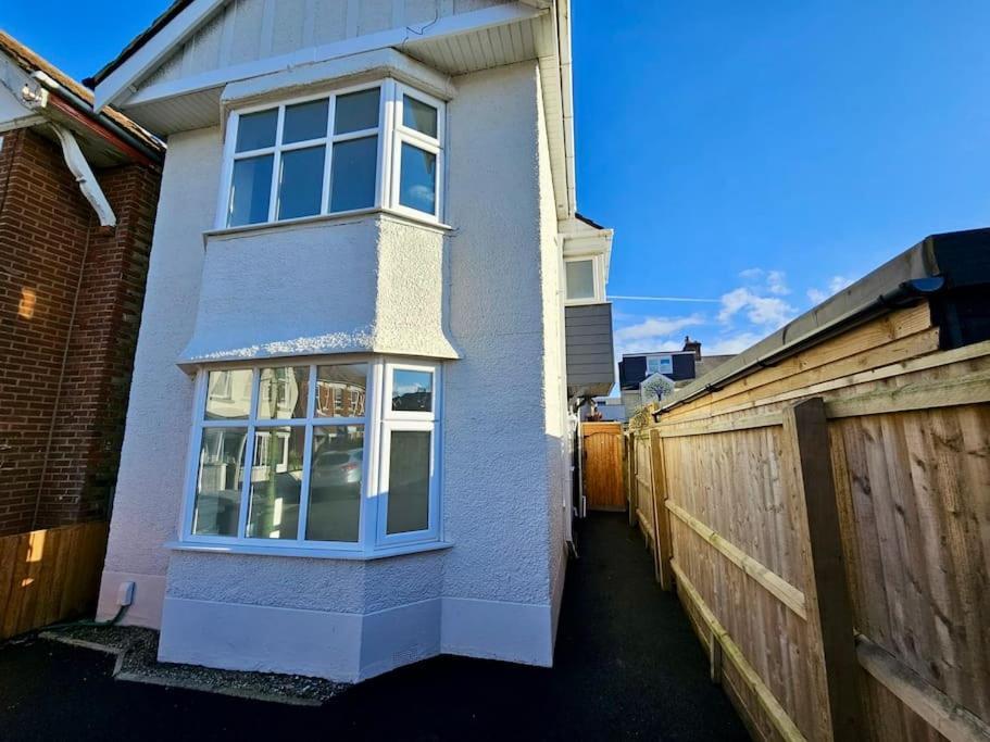 בורנמות' Newly Renovated 3 Bedroom Victorian Detached House מראה חיצוני תמונה